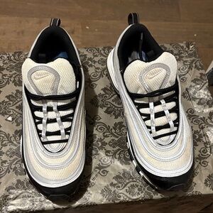 Stylish Men's Cream and Black Sneakers
